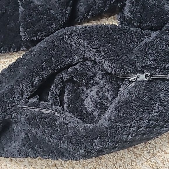 SHOLDIT Infinity Pocket Scarf - Picture 3 of 5